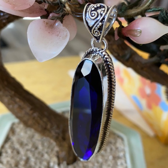 Vintage 925 huge tanzanite pendent